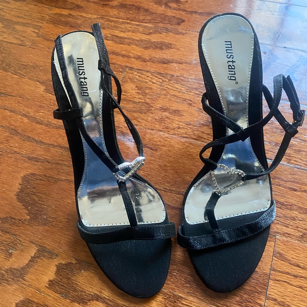 Mustang Heel Black Sandal Size 8.5